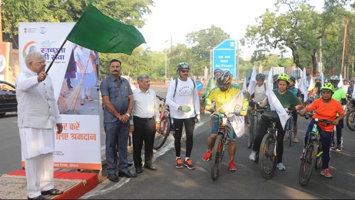 राज्यपाल श्री पटेल ने किया स्वच्छता बाईसिकल रैली का शुभारंभ